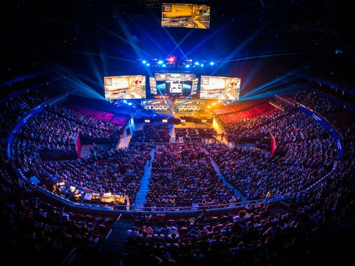Visual kompetisi esports untuk eksplorasi event RIP3